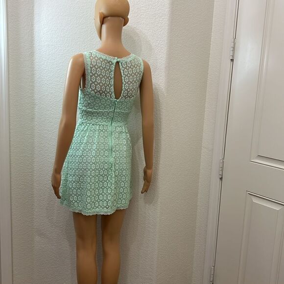 B Darlin Junior Dress Mint Green Scoop Neck Sleeveless Floral Lace Mini Lined - Picture 6 of 11